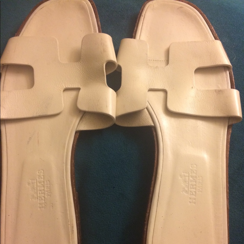 Hermès sandals. Classics. Flat heel.